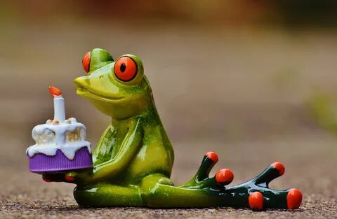 Ceramic frog with cake in hand free image download