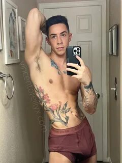 Pits, Tatts, & Boxer Briefs Bulge Selfie - Boybriefs.com