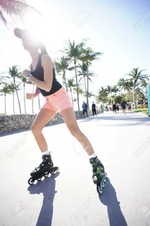 Trendy Girl Roller-skating In Miami South Beach Promenade Фо