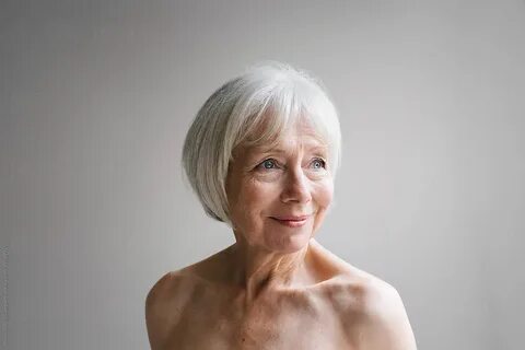 Senior Topless Woman On Simple Grey Background porRob And Ju