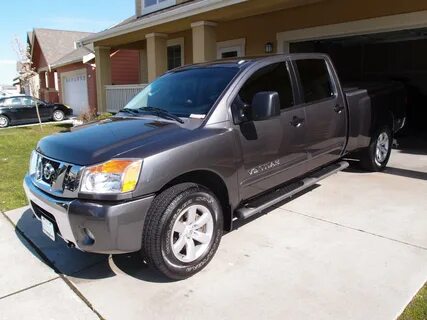 2008 nissan titan 4x4 se crew cab lb fully loaded low 15k miles clean.