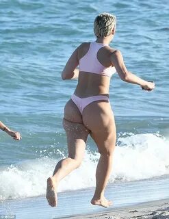 Snapchat queen' YesJulz wears skimpy bikini in Miami Daily M