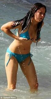 Jennifer Lawrence shows off Bikini body in Hawaii - 12thBlog