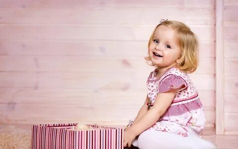 Little Baby And Gift Box Baby wallpaper hd, Cute baby wallpa