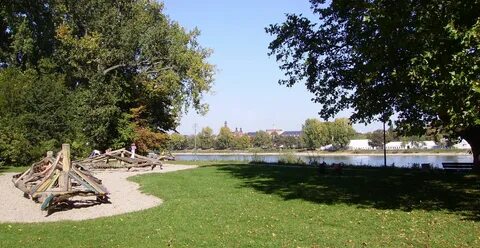 File:Spielplatz Parkinsel Ludwigshafen 2.jpg - Wikimedia Com