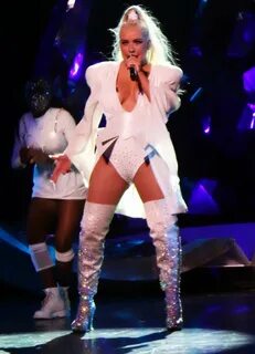 Christina Aguilera - New Years Eve Performance at Zappos The