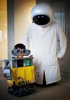 Cosplay - Father and son or daughter - AreImages Wall-e and 