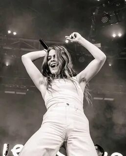 Maggie rogers tits 🍓 MAGGIE ROGERS Performs at Electric Brixton in London 06/21/