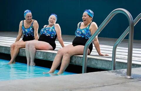Photography_Lifestyle_Senior Women Dipping Toes in the Pool-