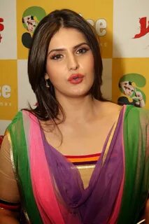 Zarine Khan Looks Dropdead Gorgeous In Shalwar kameez DESIFU