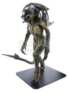 Predalien costume