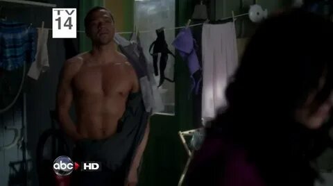 Jesse Williams Shirtless on Grey's Anatomy s7e17