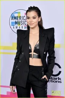 Hailee Steinfeld Suits Up Ahead of AMAs 2017 Performance! Ha