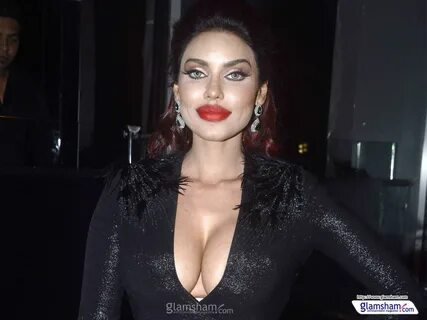 Gizele Thakral Wallpapers.