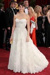 Penelope Cruz. Academy Awards 2009 Dresses, Strapless dress 
