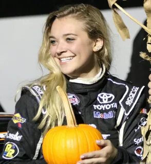 File:Natalie Decker 2nd Falloween 2016.jpg - Wikipedia