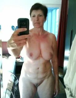 Зрелые голые бабы перед зеркалом - 66 красивых секс фото