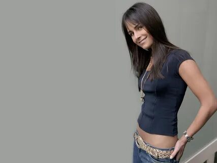 NovaShare: Jordana Brewster