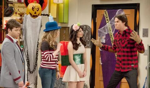 Picture of Miranda Cosgrove in iCarly: (Season 6) - miranda-