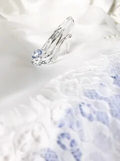 Swarovski crystal Cinderella glass slipper Instagram: loveel