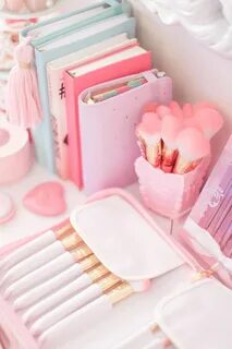 How To Make Your Workspace Girly - J'adore Lexie Couture Pas