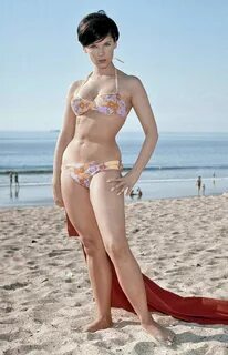 Pin by Jerome Goolsby on WOMEN - Volume 50 Yvonne craig, Bat