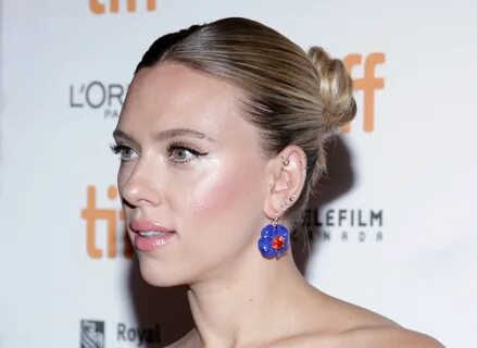 Actress American Close Up Earrings Face Green Eyes Scarlett 