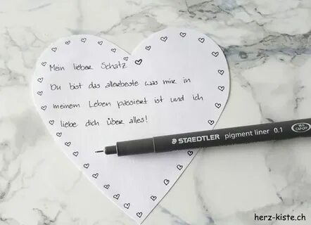 Geschenk zum Valentinstag: Bild mit Briefumschlägen aus Herz