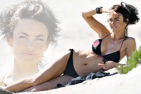 Download Sexy Actress Kelly Carlson in Bikini at Malibu HQ P