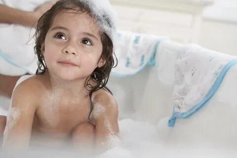 Можно ли купать ребенка при температуре? Советы и рекомендац