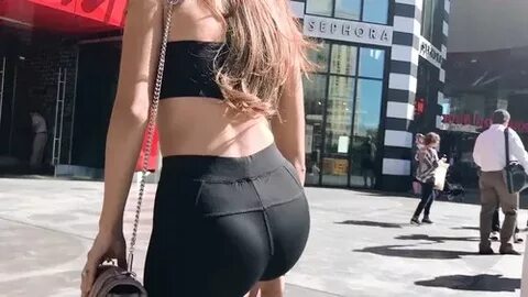 Slim girl with round ass in mall spandex hot - candidarchive