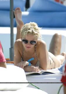 Sarah Harding's Feet wikiFeet