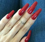 Красный маникюр на ногти балерина (79 фото)