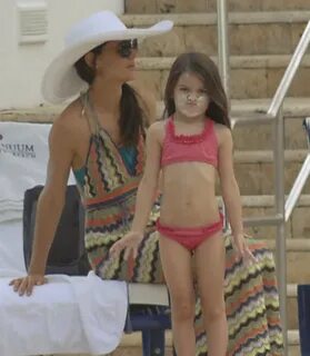 Katie Holmes and Suri Cruise Spotted at Continuum South Beac