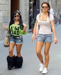 Italian style is NOT rubbing off on her! Snooki strolls thro