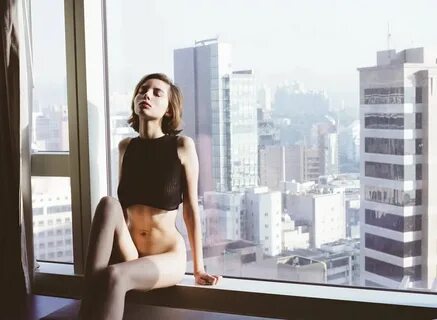 Naked Girls Pics: Liara Roux