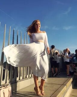 ELO on Instagram: "26 💖" Windy skirts, Wind skirt, Ladylike