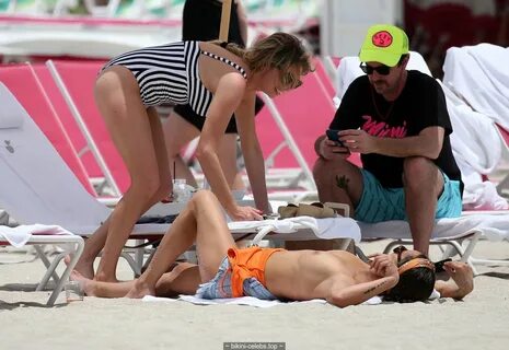 Kristen Doute topless on a beach with friends Bikini Celebs