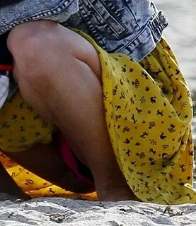 Selena Gomez Upskirt (39+)