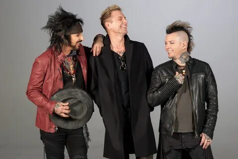 SIXX:A.M. Release Video For The First 21 From Forthcoming 'H