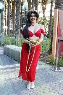 Slave Jasmine - Aladdin Best WonderCon Cosplay 2017 POPSUGAR
