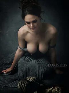 Emily deschanel boob gif