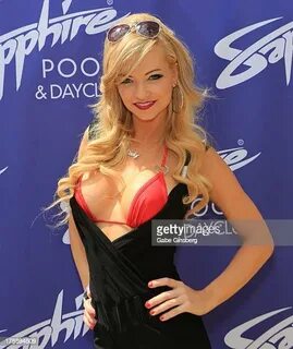 17 Mindy Robinson At Sapphire Pool And Day Club Photos and P