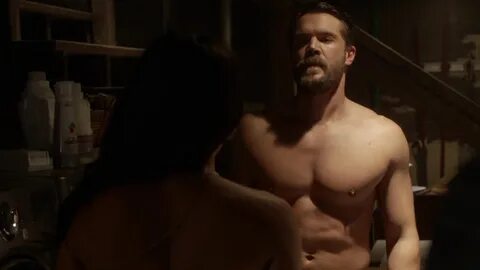 ausCAPS: Charlie Weber shirtless in How To Get Away With Mur