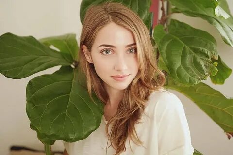Emily Rudd: age, height, parents, movies and hot pictures - 