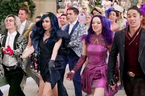 Cameron Boyce Wraps Descendants 3 in Behind-the-Scenes Clip 