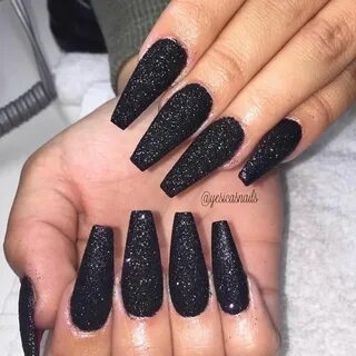 pinterest: dmariehull Black nails with glitter, Black nail d