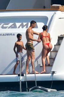 Georgina Rodriguez Hot Butt Pics - Celebs Porno