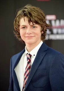 Ty Simpkins - Ty Simpkins Photos - Zimbio