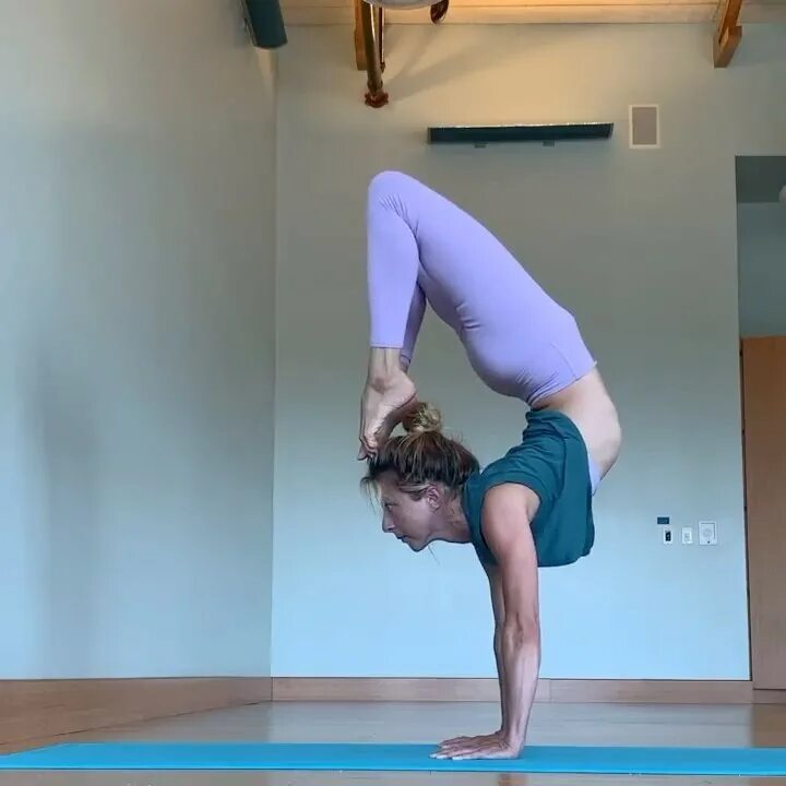 Angela Kukhahn Yoga в Instagram: "Carousel by @angelakukhahnyoga "...